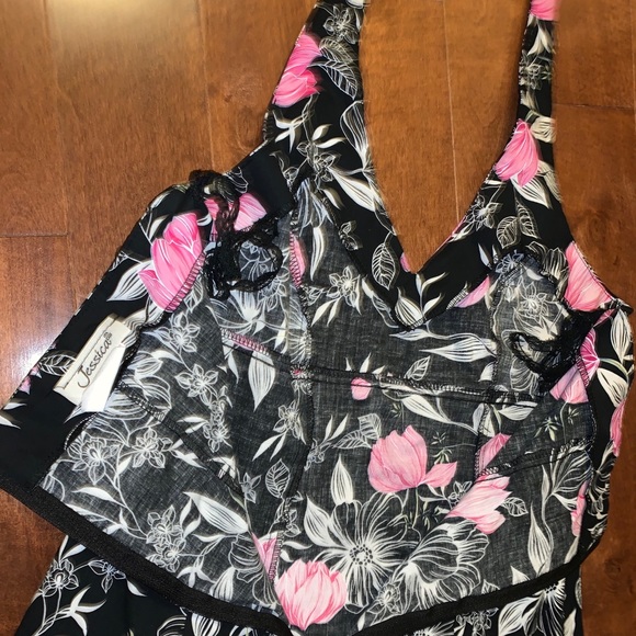 Knee length summer halter dress - Picture 3 of 3